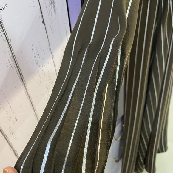 Imported greenish nude abaya with scarf, size upto 46”, length around 54” - Picture 10 of 12